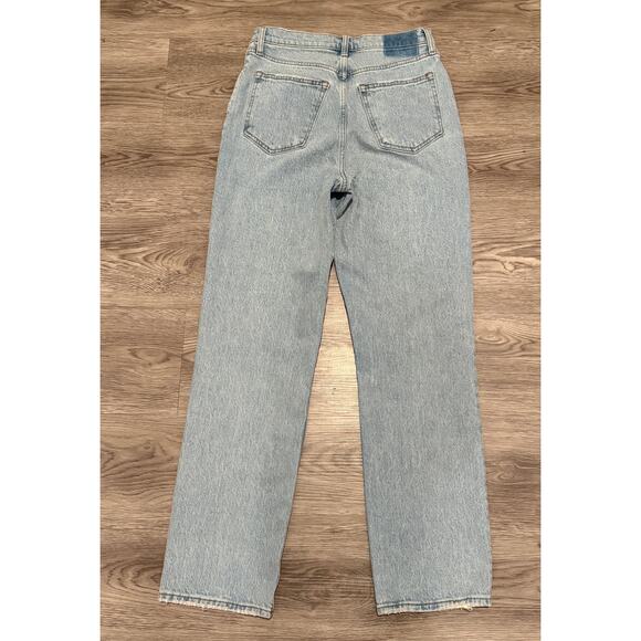 Abercrombie Fitch 90s Straight Ultra High Rise Jeans 28 6R Asym Button Light - Picture 3 of 7